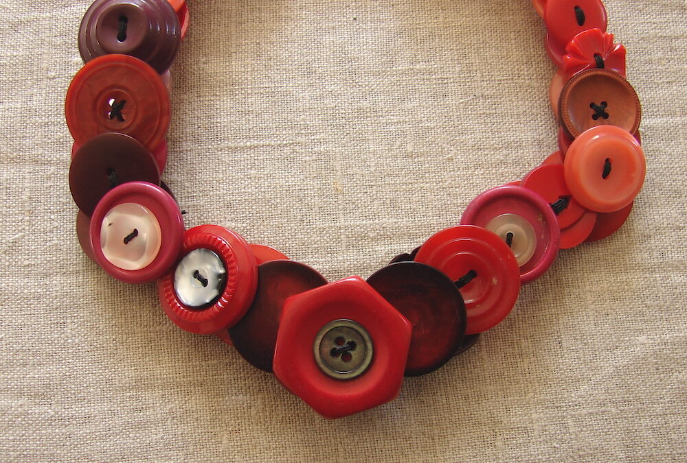 Button Necklace – Red